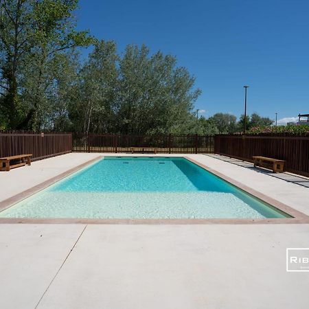 T4 Climatise Avec Piscine A 400M De La Mer Vias Luaran gambar