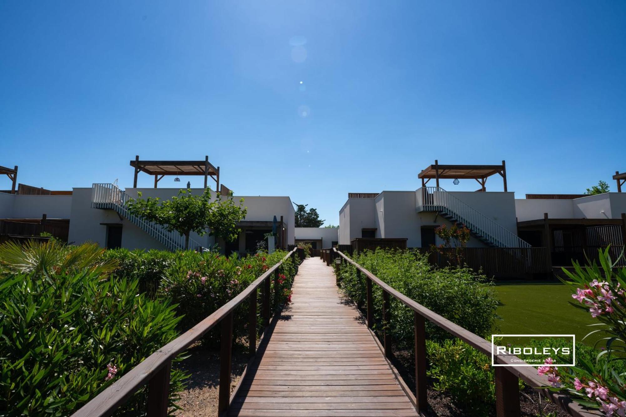 T4 Climatise Avec Piscine A 400M De La Mer Vias Luaran gambar