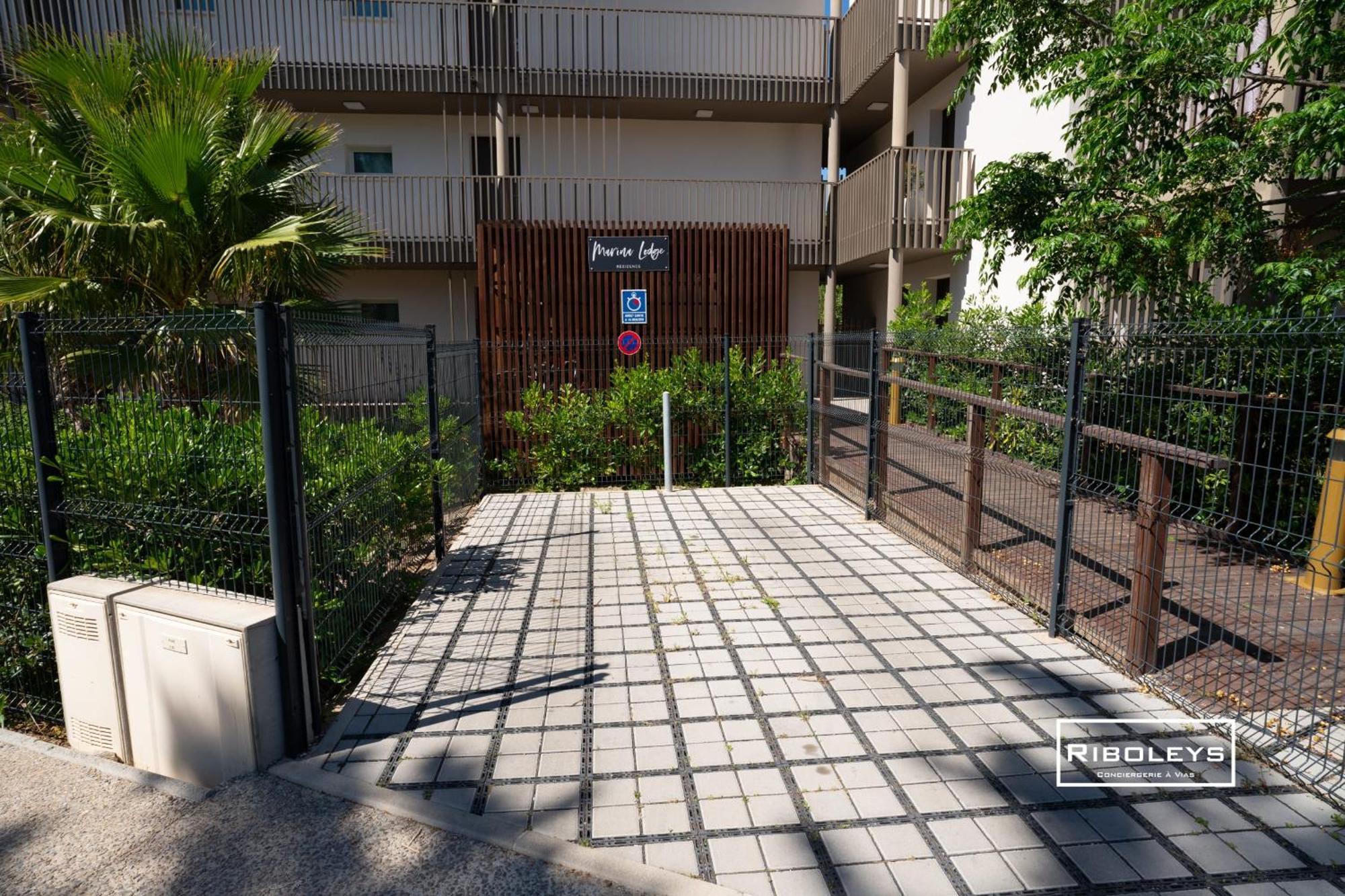 T4 Climatise Avec Piscine A 400M De La Mer Vias Luaran gambar